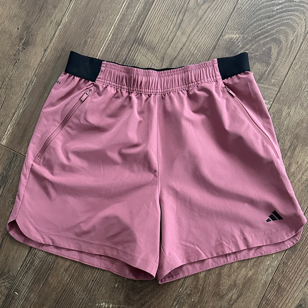 NWT Men Adidas Size Medium 5”